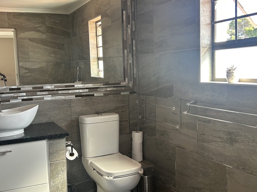 7 Bedroom Property for Sale in Uitsig Western Cape